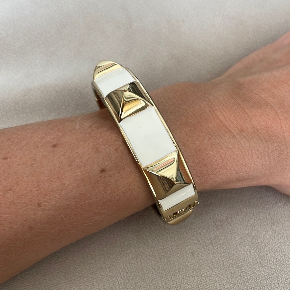 White and gold pyramid bangle